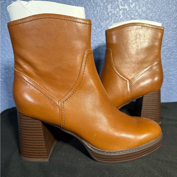 Naturalizer Ankle Boot - Picture 2 of 8